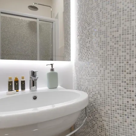 Elegantis Trastevere Modern - Comfort In Charming District דירה